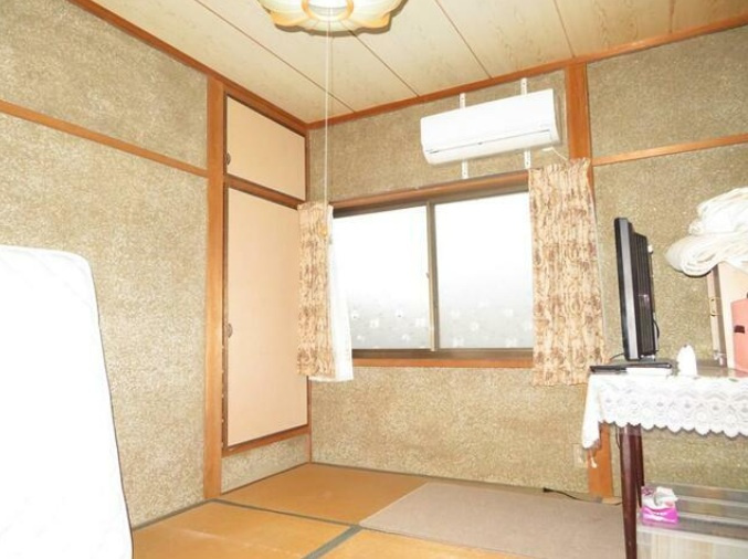 バス停「椿神社前」の和室