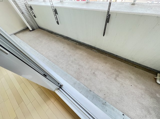コスモリード谷町六丁目（旧名称：ドゥーエ谷町）のバルコニー