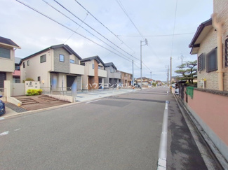 【前面道路含む現地写真】