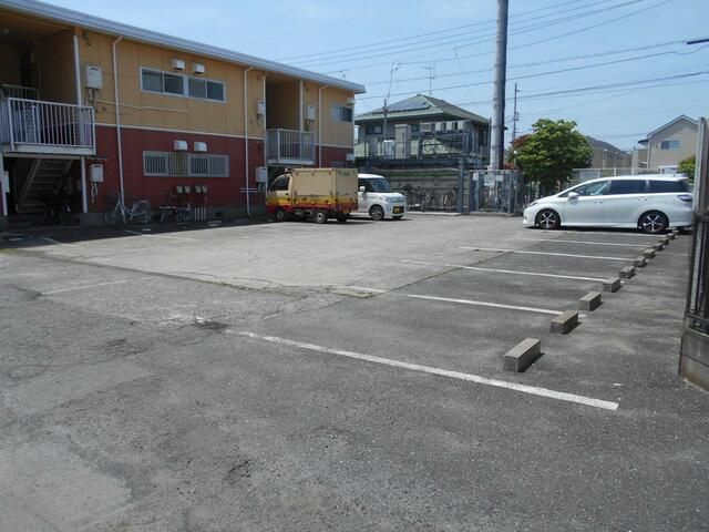 スコットハイツⅢの駐車場