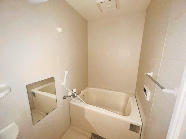 シャトープルミエールB棟の浴室