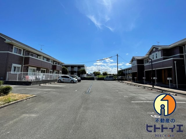 シャトープルミエールB棟の駐車場