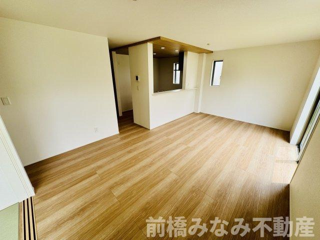 前橋市箱田町2期　２号棟(全３棟)　グラファーレ　新築建売分譲の居間・リビング|こちらのリビングで趣味の時間をお楽しみください