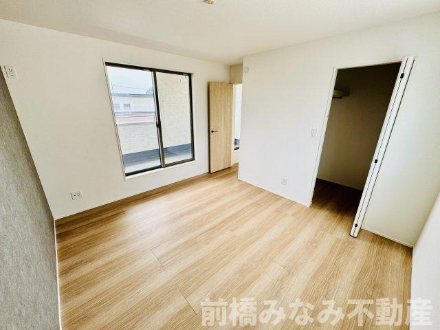 前橋市箱田町2期　２号棟(全３棟)　グラファーレ　新築建売分譲の洋室|落ち着いた色調の洋室です