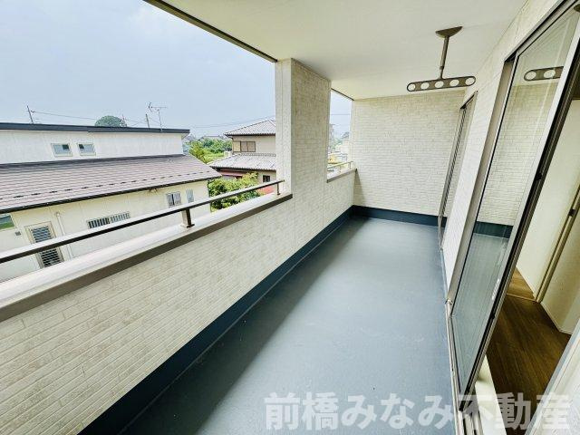 前橋市箱田町2期　２号棟(全３棟)　グラファーレ　新築建売分譲のバルコニー|広々としたバルコニーです