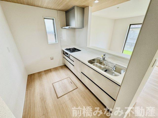 前橋市箱田町2期　２号棟(全３棟)　グラファーレ　新築建売分譲のキッチン|コンパクトなキッチンで掃除もラクラク