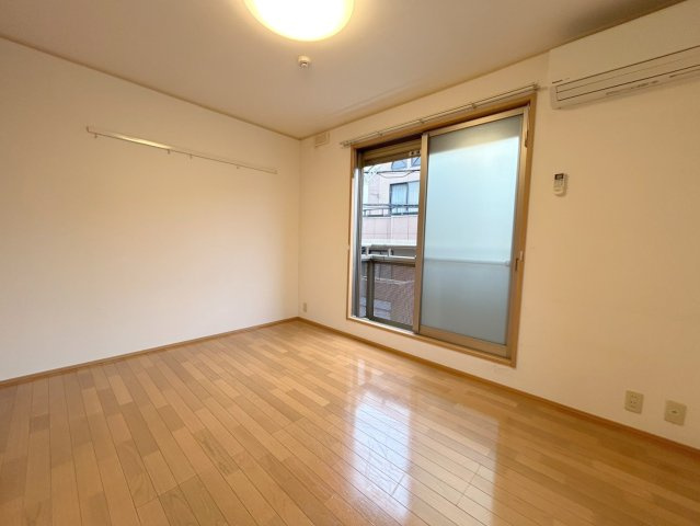 ルミエール祐天寺の居間・リビング|★明るいフローリングの角部屋です★
