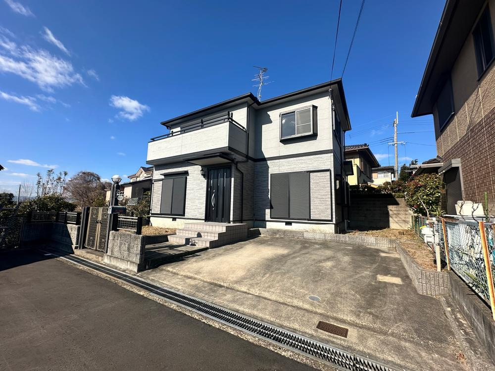 長尾家具町5丁目　中古一戸建ての外観|新しい生活にいかがでしょうか？外観はお住まいの顔になります。こだわりたいポイントですね。外壁塗装や屋根塗装のご相談も承っております。
■現地内覧・資金計画相談・住宅ローン相談もお問合せ受付中■