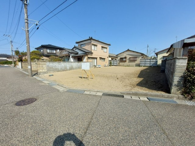 新潟市西区五十嵐中島二丁目　売地の外観|北西側・南東側の擁壁は共同壁となります。