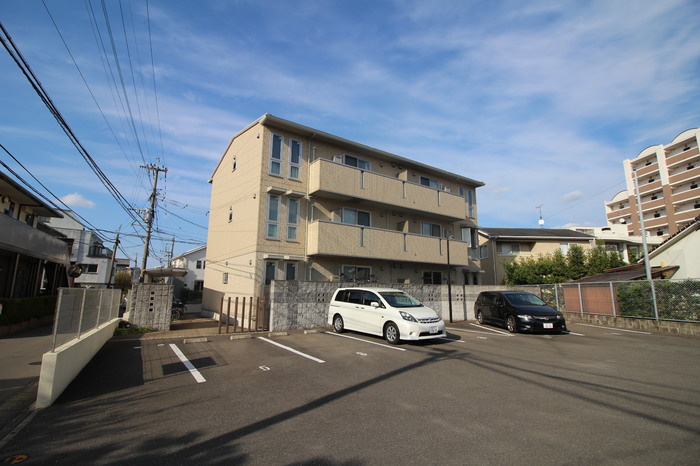 ロイヤルコート諸岡