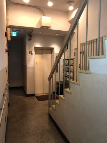 小菅ビルのロビー