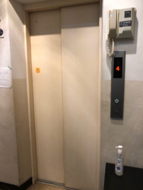 小菅ビルのロビー