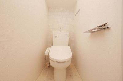 【トイレ】 | エスリードレジデンス大阪難波 | 落ち着いた色調のトイレです