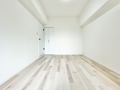 【寝室】 | ユニハイム千里丘1号棟 | 現在ご返済中のカーローン・カードローン・教育ローンなどを住宅ローンに一本化したり、家具家電購入費用・引越し費用を住宅ローンと組み合わせるなど、お客さまにメリットの多い住宅ローンのご提案が可能です。