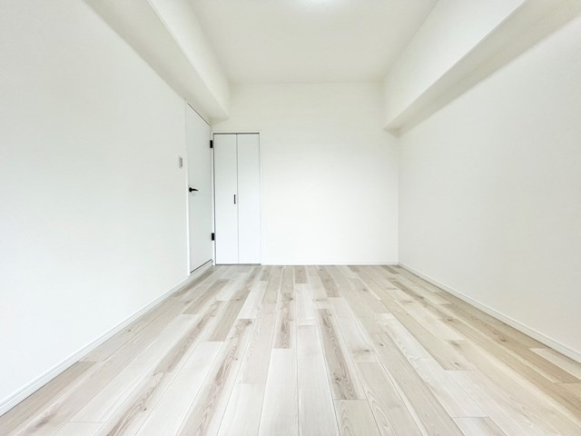 【寝室】 | ユニハイム千里丘1号棟 | 現在ご返済中のカーローン・カードローン・教育ローンなどを住宅ローンに一本化したり、家具家電購入費用・引越し費用を住宅ローンと組み合わせるなど、お客さまにメリットの多い住宅ローンのご提案が可能です。