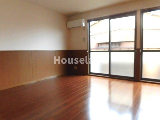 ロイヤルシャトーの居間・リビング