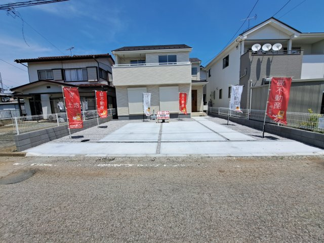 新築　太田市大原町第7　Livele Garden.S　1号棟の駐車場|現地写真　 駐車スペース広々！建物南側に並列で３台置けます♪					
