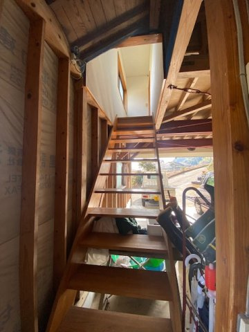 都城市美川町の中古一戸建のその他|階段