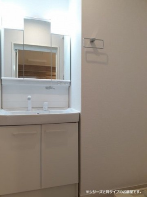 【洗面所】 | エフクレフ竹の岬 | 明るい洗面所です