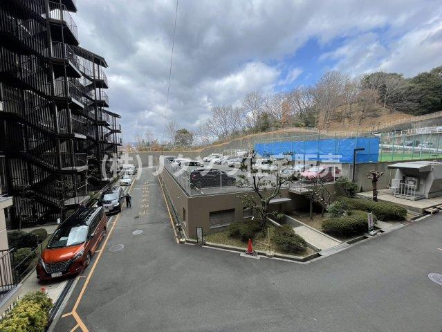 グリーンタウン香里ヶ丘D棟の駐車場|■物件内覧・資金計画相談・住宅ローン相談、リフォーム相談、お問合せ受付中■
※当日・翌日のご内覧、ご相談はお電話でのお問合せがスムーズです！