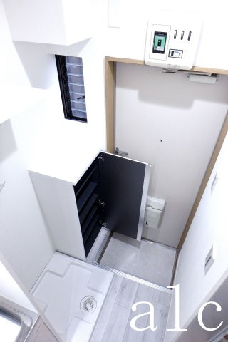 ストーリオ中野坂上の玄関|収納もある玄関です