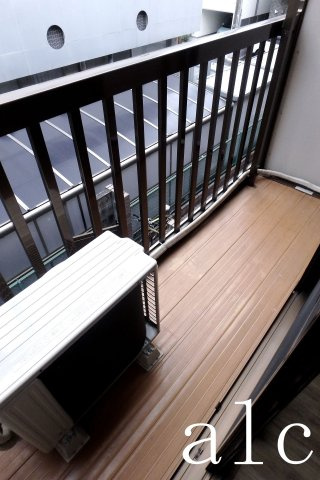ストーリオ中野坂上のバルコニー|外からの目が気にならないバルコニーで洗濯物が干せます