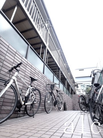 ストーリオ中野坂上のロビー|駐輪場も完備！