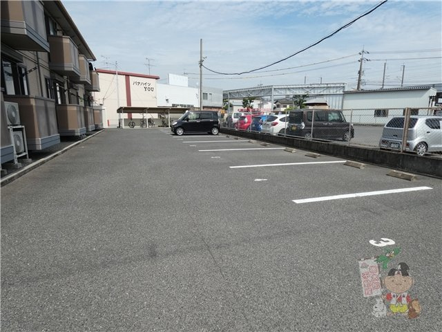 ドミトリー赤井の駐車場