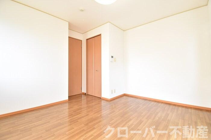 サウスウイングウエダの居間・リビング|洋室６．８帖