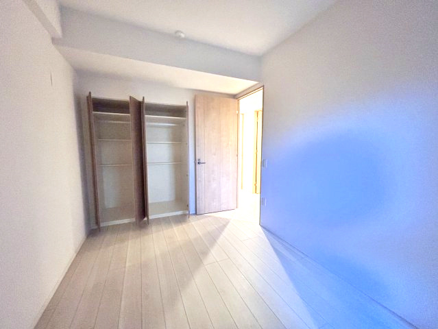 アンビシャス上尾の洋室|(1)約6.0帖クローゼットです。