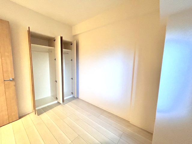 アンビシャス上尾の洋室|(2)約4.7帖クローゼットです。