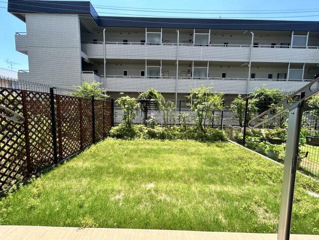 アンビシャス上尾の庭|椅子をだして朝はコーヒー、昼間は日向ぼっこ、夜は外の空気を吸いながら1杯も楽しめます♪