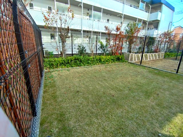 アンビシャス上尾の庭|簡単な家庭菜園も楽しめるお庭があるので、自家製のお野菜で料理にアクセントを添えれます。