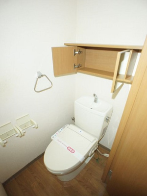 【トイレ】 | エスポアールSⅠ | 便利な収納棚、温水洗浄暖房便座機能付きです。