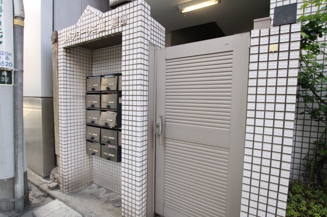 フローリエ細山Ⅲのエントランス