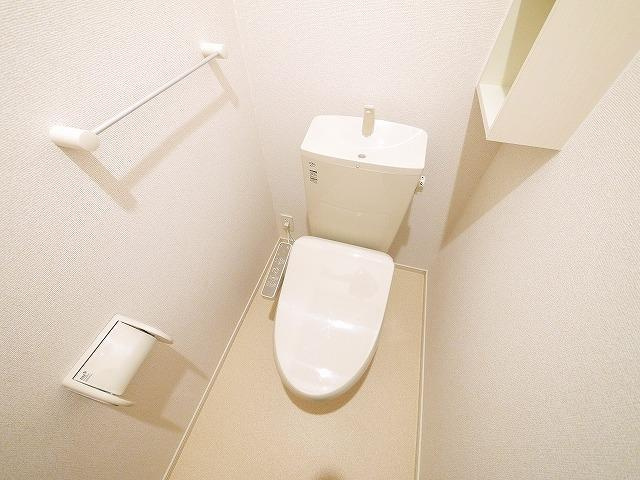 ステラのトイレ|便利な収納棚付きのトイレ