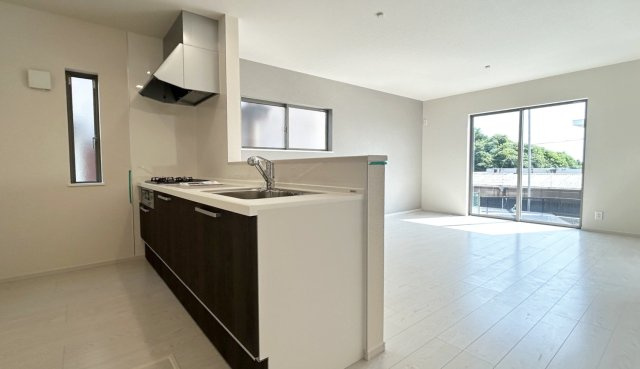 富士市比奈9期　新築戸建　全１棟のキッチン|現地写真