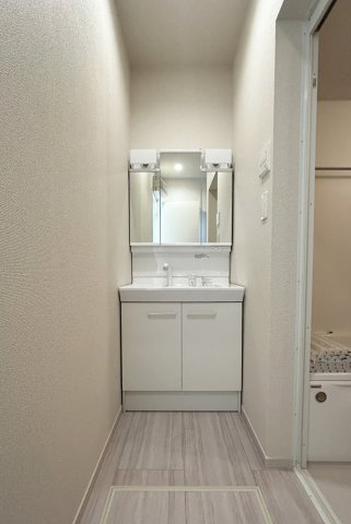 富士市比奈9期　新築戸建　全１棟の独立洗面台|現地写真