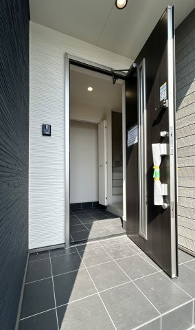 富士市比奈9期　新築戸建　全１棟の玄関|現地写真