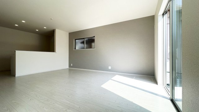 富士市比奈9期　新築戸建　全１棟の居間・リビング|現地写真