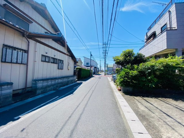 中古戸建　大垣市美和町　昭和40年築の前面道路含む現地写真