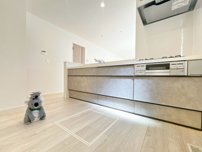 【キッチン】 | 高崎市江木町　新築住宅 | 家族でクッキング。皆で楽しく作るお料理は愛情たっぷりのごちそうに。キッチンで過ごす家族時間はプライスレス。