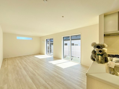 【居間・リビング】 | 高崎市江木町　新築住宅 | ≪LDK≫
陽当りも良いリビング。
光が差し込む明るい空間はいつもの時間をより特別に…穏やかなひと時を一層充実した時間へ変えてくれます。