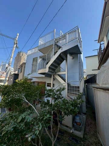 グランブルー中山手の外観