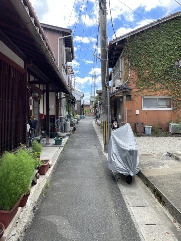 大津市本堅田2丁目194　売土地の前面道路含む現地写真