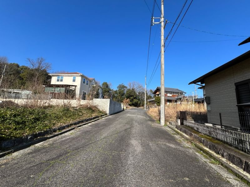 大津市北比良字岩倉970-143　売土地の前面道路含む現地写真