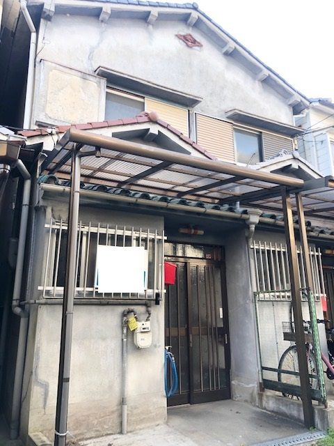 大阪府東大阪市岩田町3丁目　テラスハウスの外観|建物外観を気になさる方へ、見た目の良い物件です