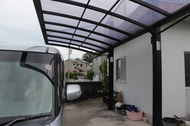 上物部の小倉邸の駐車場|軽ならば２台は可能