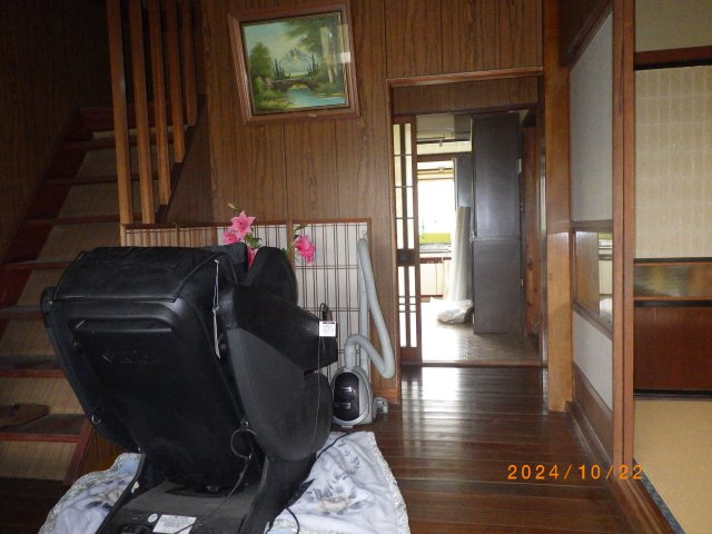 日高町松岡　中古住宅のエントランス|落ち着いたエントランスです