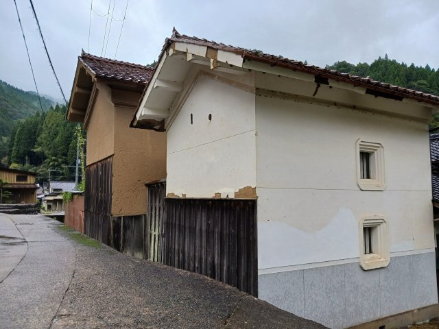 八鹿町小佐区　中古物件の周辺